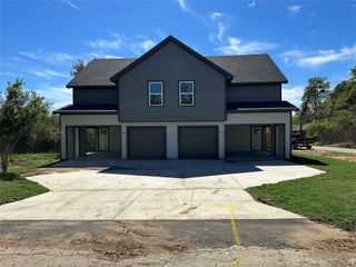 1702 E Powell Avenue, Fort Worth, TX 76104