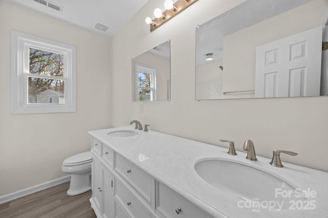 831 White Oak Lane, Matthews, NC 28104