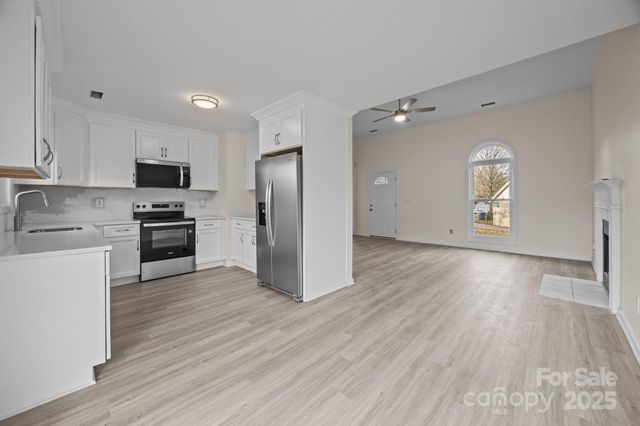 831 White Oak Lane, Matthews, NC 28104