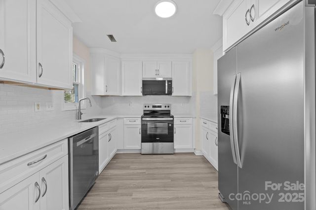 831 White Oak Lane, Matthews, NC 28104