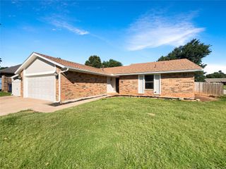8113 Wilshire Ridge Drive, Oklahoma City, OK 73132