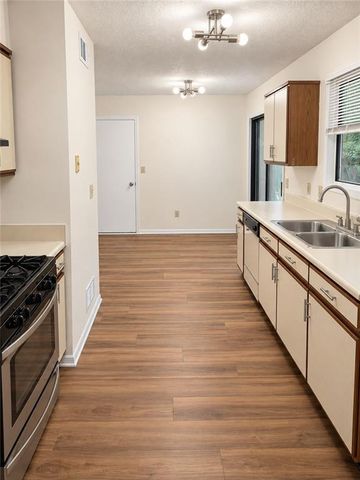5459 Farmview Close, Stone Mountain, GA 30088
