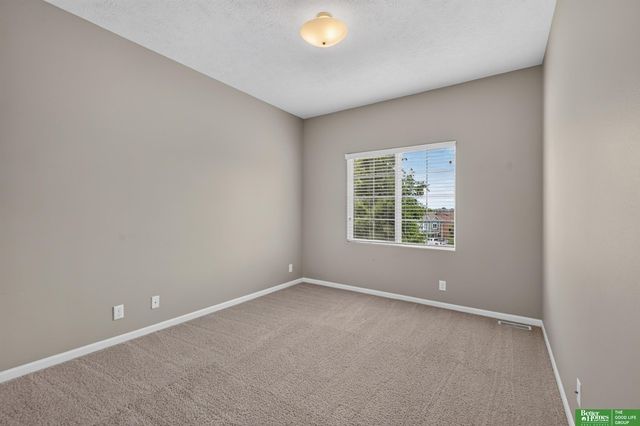 19160 Drexel Circle, Omaha, NE 68135