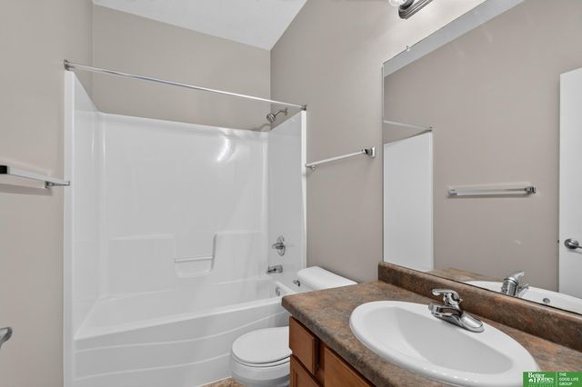 19160 Drexel Circle, Omaha, NE 68135