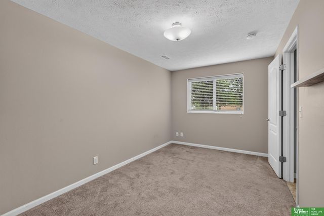 19160 Drexel Circle, Omaha, NE 68135