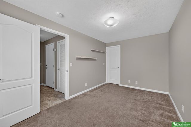 19160 Drexel Circle, Omaha, NE 68135