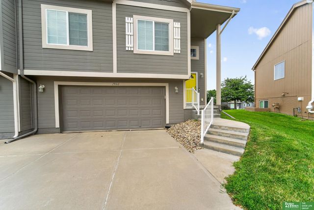 19160 Drexel Circle, Omaha, NE 68135