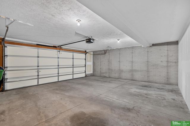 19160 Drexel Circle, Omaha, NE 68135