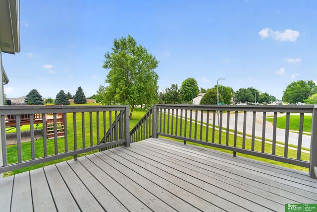 19160 Drexel Circle, Omaha, NE 68135