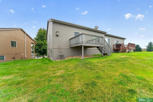 19160 Drexel Circle, Omaha, NE 68135