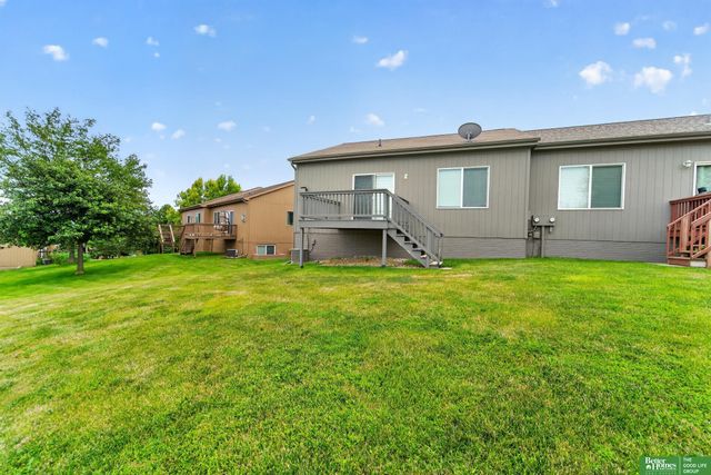 19160 Drexel Circle, Omaha, NE 68135