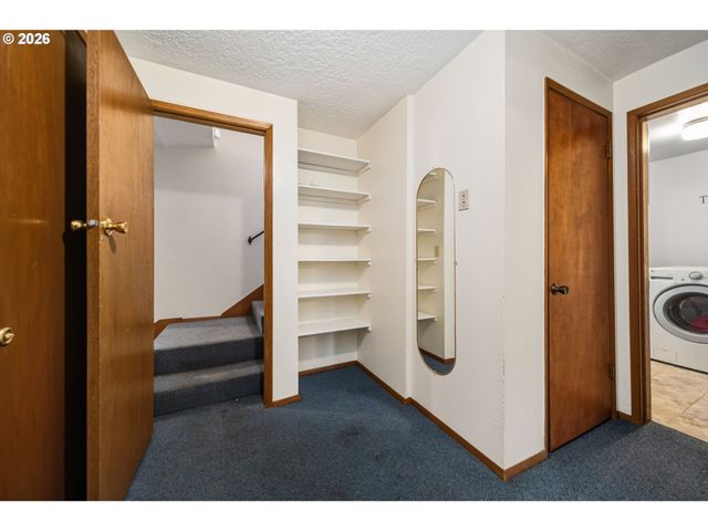 180 Ne KANE Dr, Gresham, OR 97030