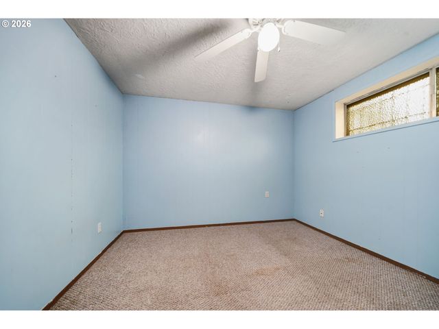 180 Ne KANE Dr, Gresham, OR 97030