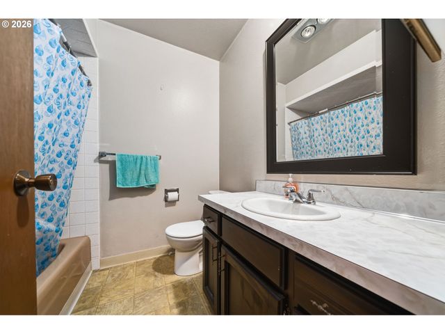 180 Ne KANE Dr, Gresham, OR 97030