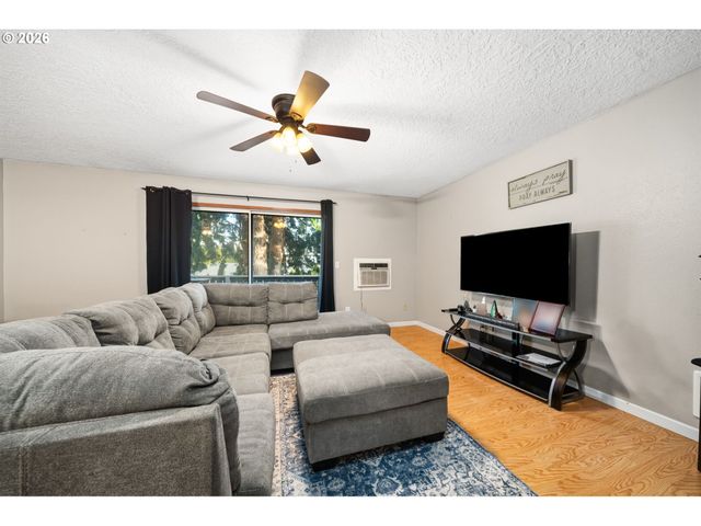 180 Ne KANE Dr, Gresham, OR 97030