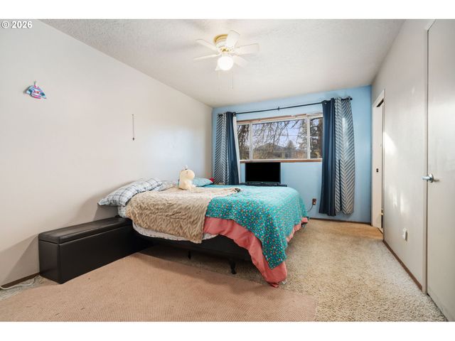 180 Ne KANE Dr, Gresham, OR 97030