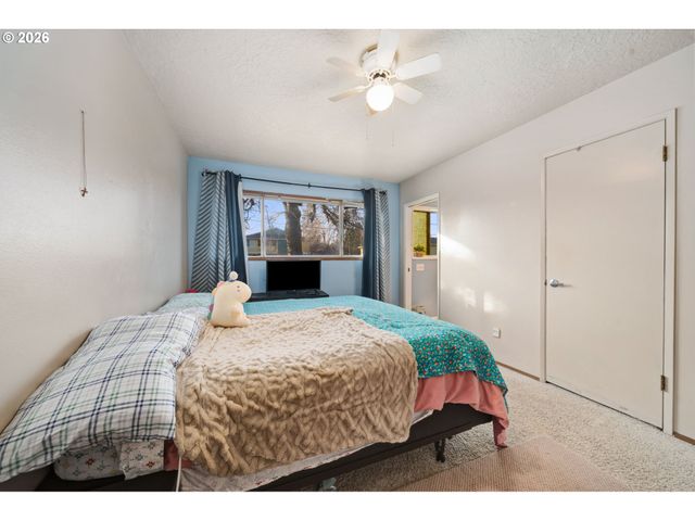 180 Ne KANE Dr, Gresham, OR 97030