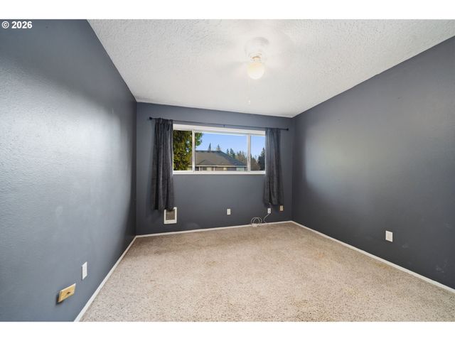 180 Ne KANE Dr, Gresham, OR 97030