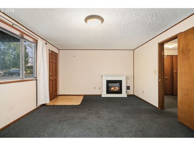 180 Ne KANE Dr, Gresham, OR 97030