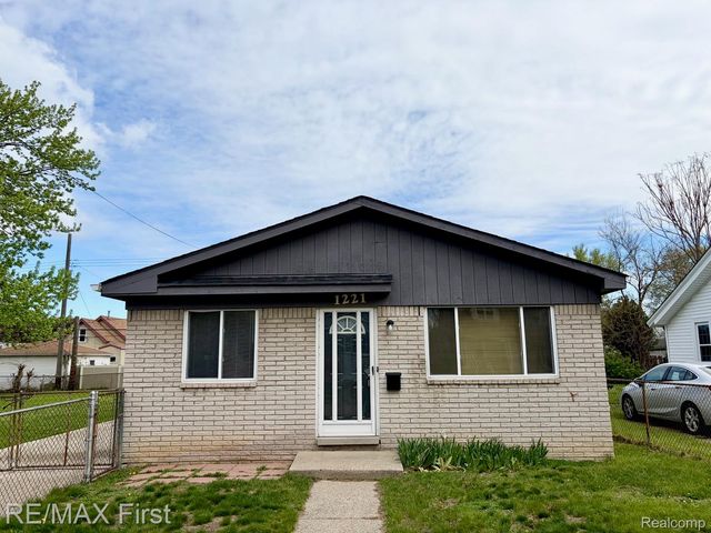 1221 E Granet Avenue, Hazel Park, MI 48030