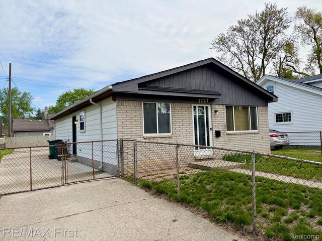 1221 E Granet Avenue, Hazel Park, MI 48030