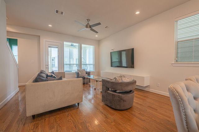 2721 Clinton Drive, Houston, TX 77020