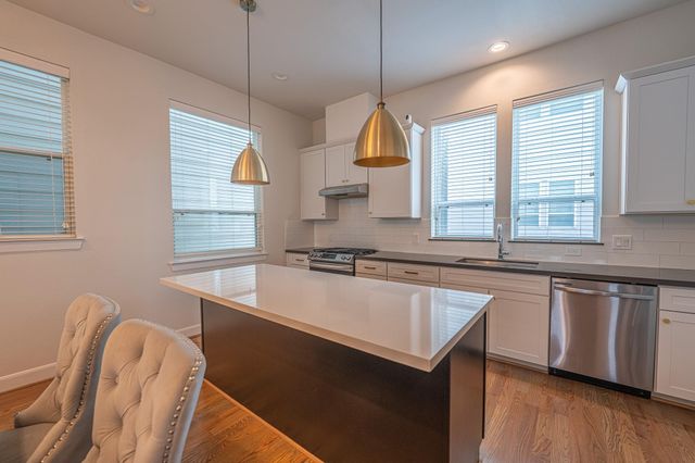 2721 Clinton Drive, Houston, TX 77020