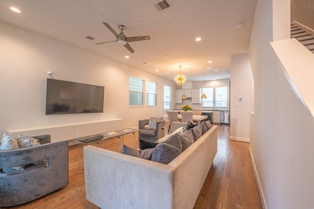 2721 Clinton Drive, Houston, TX 77020