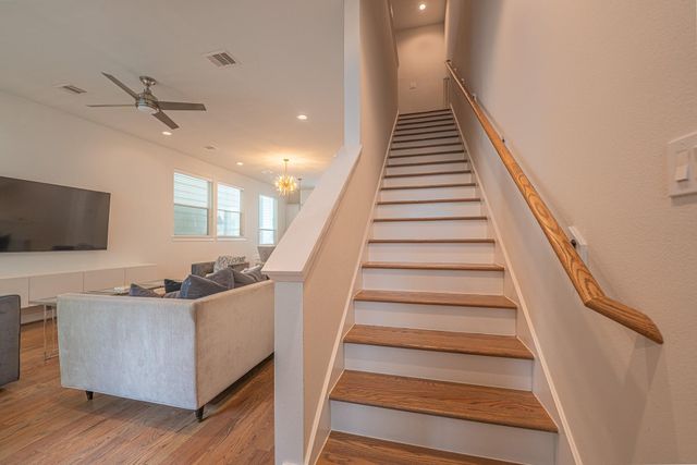 2721 Clinton Drive, Houston, TX 77020