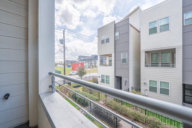 2721 Clinton Drive, Houston, TX 77020