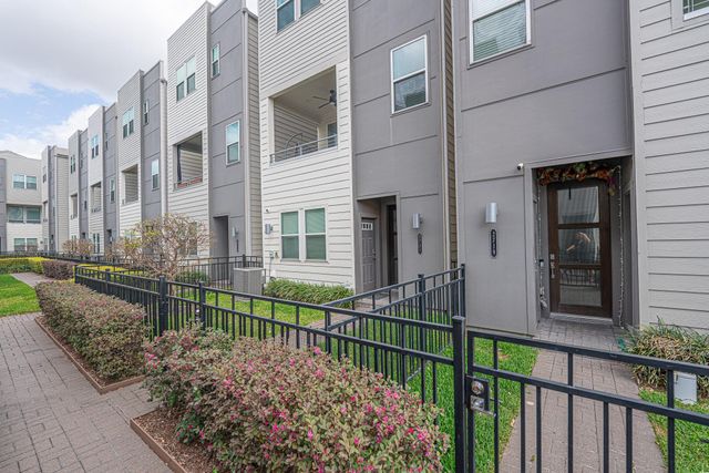 2721 Clinton Drive, Houston, TX 77020