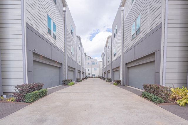 2721 Clinton Drive, Houston, TX 77020