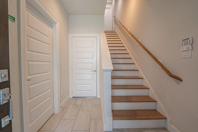 2721 Clinton Drive, Houston, TX 77020