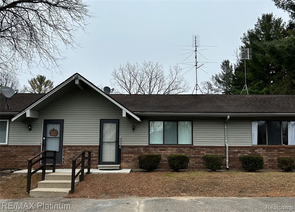 23314 N Dixboro Road, South Lyon, MI 48178