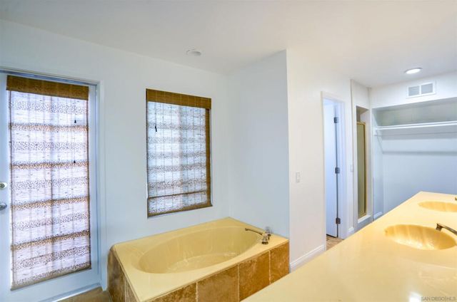 1116 Circle Dr, Escondido, CA 92025