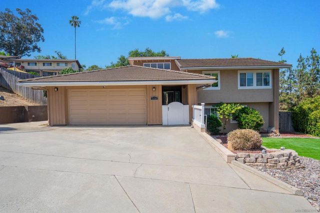 1116 Circle Dr, Escondido, CA 92025
