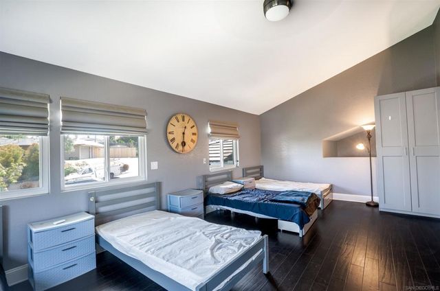 1116 Circle Dr, Escondido, CA 92025