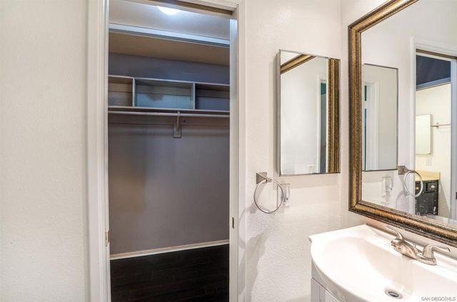 1116 Circle Dr, Escondido, CA 92025