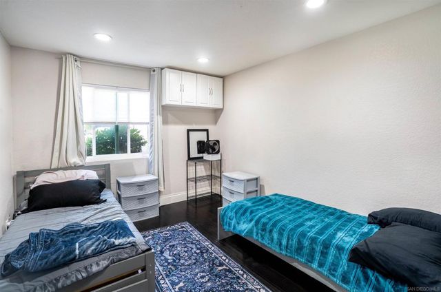 1116 Circle Dr, Escondido, CA 92025