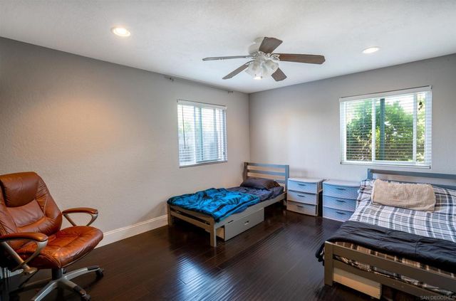 1116 Circle Dr, Escondido, CA 92025