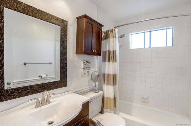 1116 Circle Dr, Escondido, CA 92025