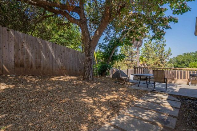 1116 Circle Dr, Escondido, CA 92025