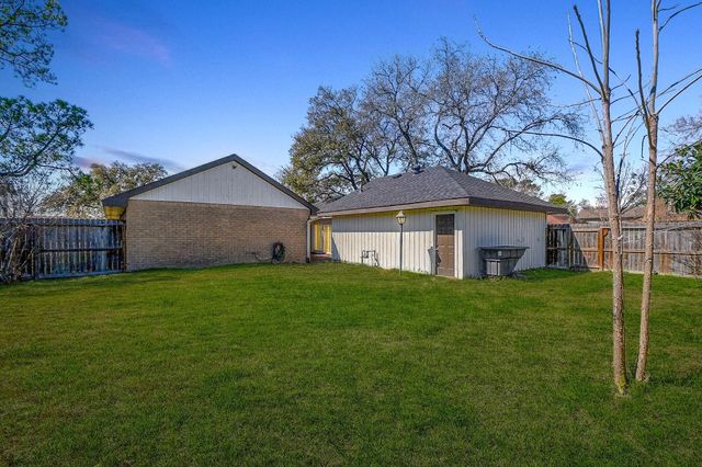 2203 Briarview Drive, Houston, TX 77077