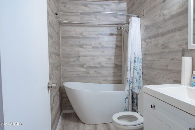 5365 N Black Cyn Highway, Phoenix, AZ 85015