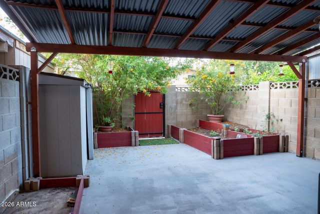 5365 N Black Cyn Highway, Phoenix, AZ 85015