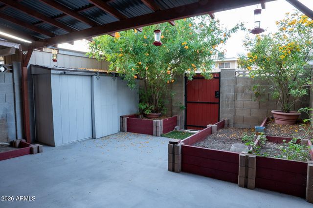 5365 N Black Cyn Highway, Phoenix, AZ 85015