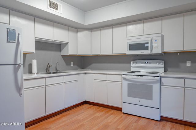 5365 N Black Cyn Highway, Phoenix, AZ 85015