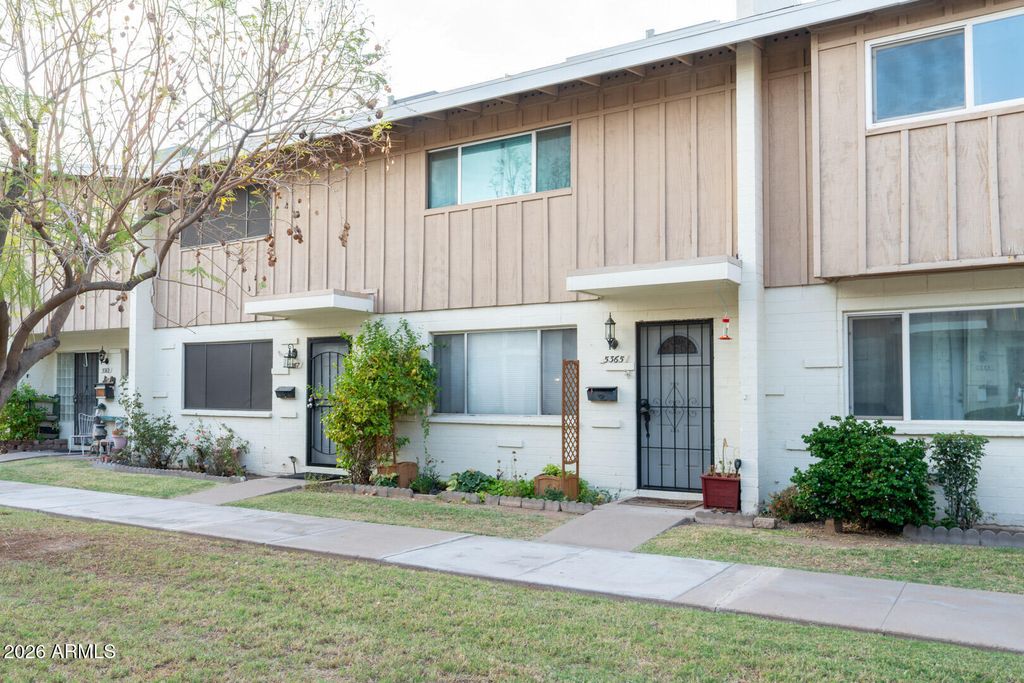 5365 N Black Cyn Highway, Phoenix, AZ 85015