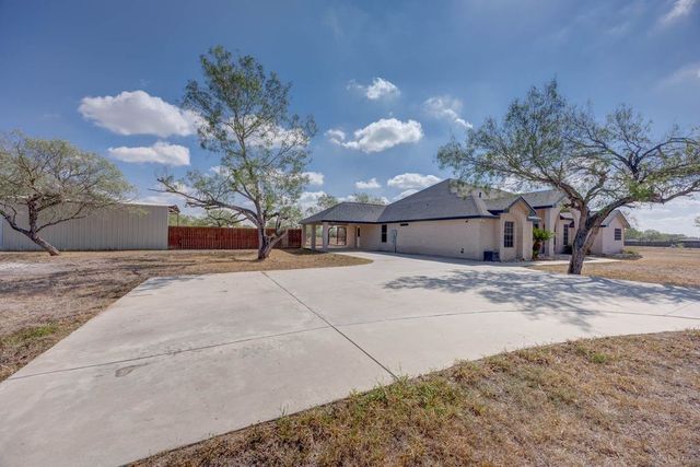 152 Summers Lane, Alice, TX 78332