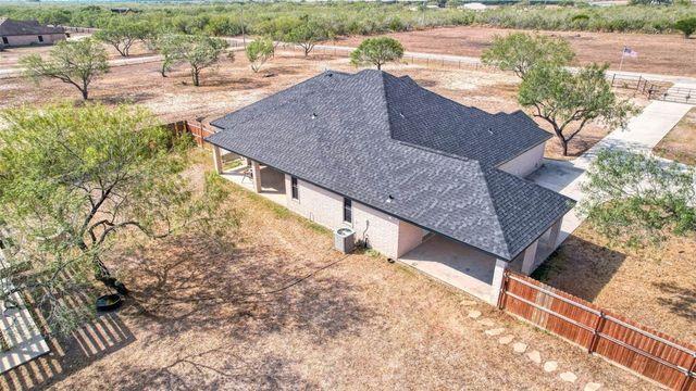 152 Summers Lane, Alice, TX 78332